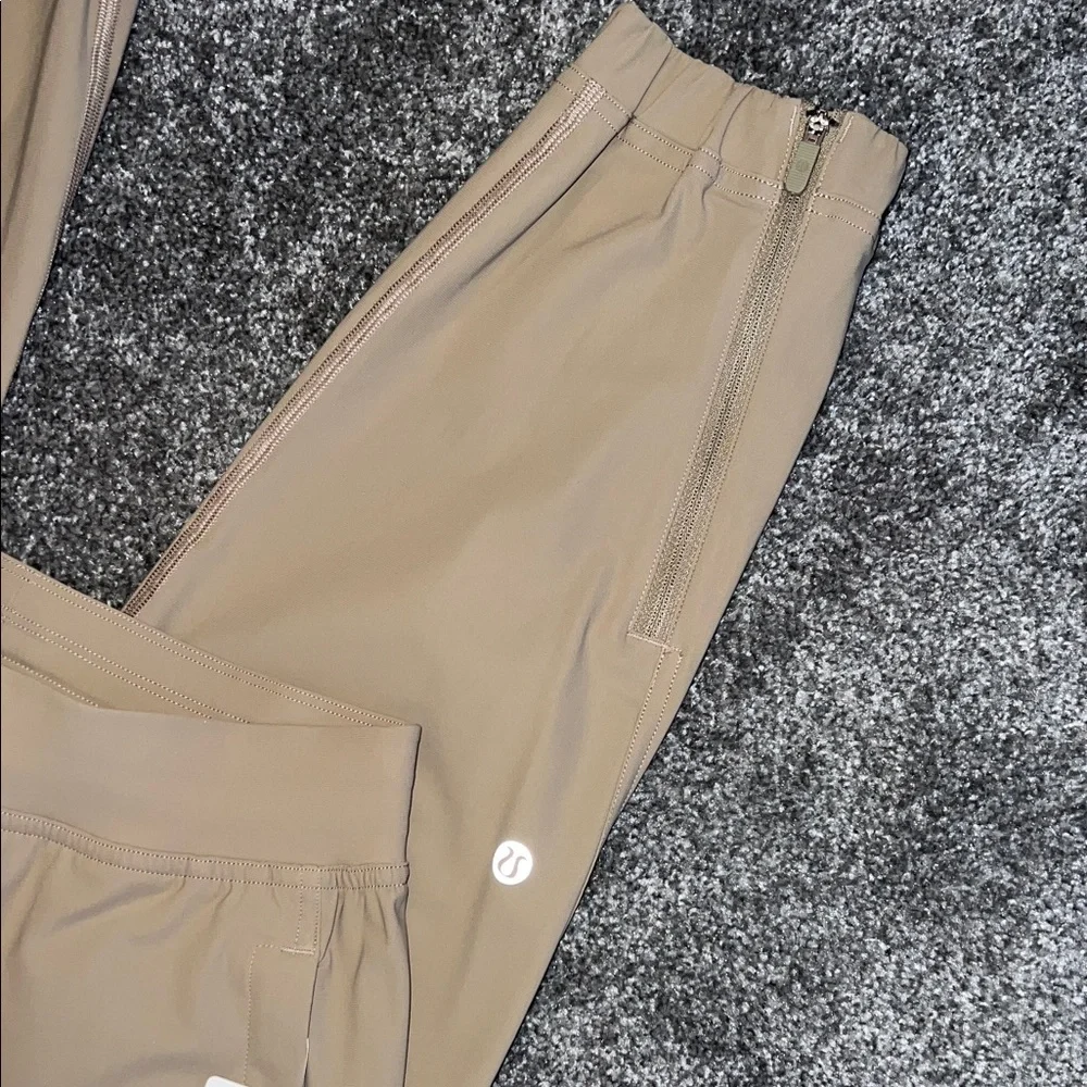 Lululemon Adapted State HR Jogger *Short Women’s Size 2- NWT - Picture 3 of 6